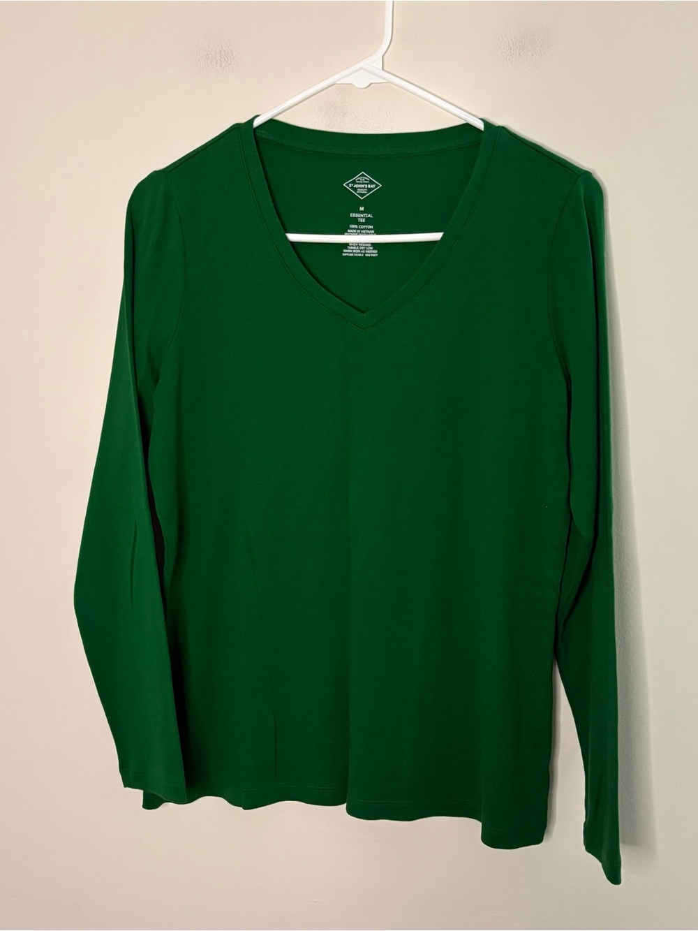 St. John’s Bay Women’s Medium Green Long Sleeve Vneck Shirt Fall